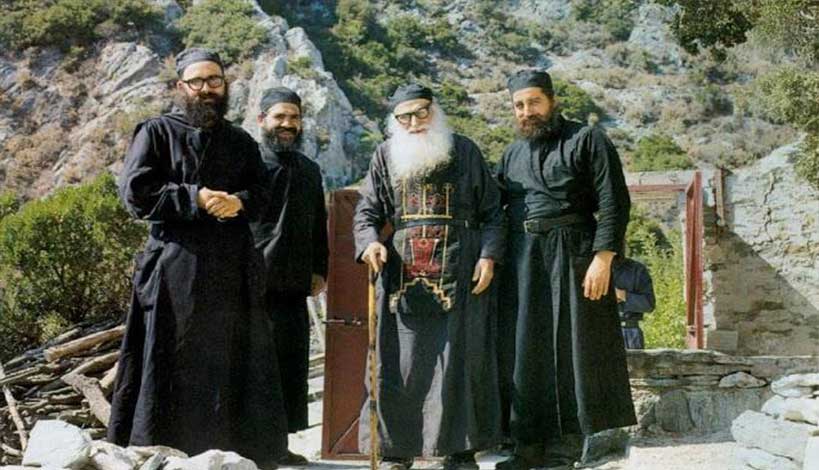 Άγιος γέροντας Εφραίμ Κατουνακιώτης : Να τι κάνει η παρακοή!