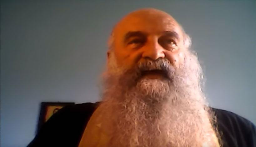 Ιερέας διαβάζει από το Youtube την ευχή του Αγίου Κυπριανού η οποία διαλύει τα μάγια