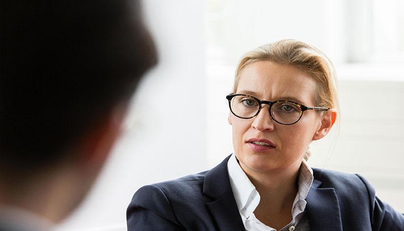 Alice Weidel: Ποια είναι η χαρισματική ηγέτης του ακροδεξιού AfD