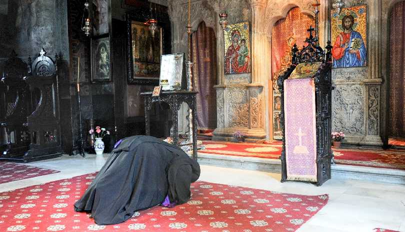 Πόσες μετάνοιες να κάνει κανείς, λέγοντας την ευχή;