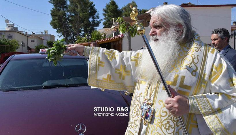 Ουρές αυτοκινήτων στο Ναύπλιο για αγιασμό στη γιορτή του Αγίου Χριστοφόρου