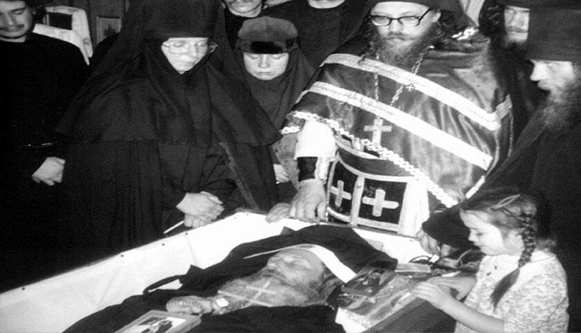 Σαν σήμερα εκοιμήθει ο π. Σεραφείμ Ρόουζ