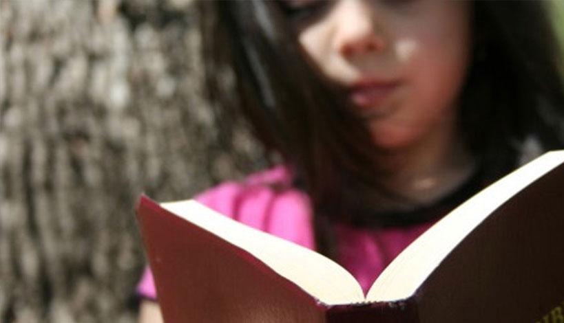 Ο Παύλος έλεγε στον Τιμόθεο. «Από βρέφους τα ιερά γράμματα οίδας τα δυνάμενά σε σοφίσαι εις σωτηρίαν» (Β’ Τιμ. Γ’ 15). Από πού τα έμαθε; Από τη μάνα του την Ευνίκη και τη γιαγιά του τη Λωΐδα.