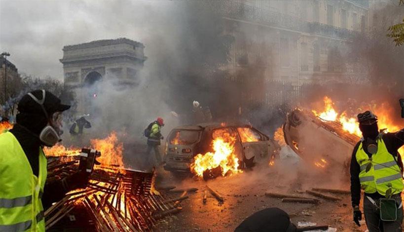 Γαλλία - Κίτρινα Γιλέκα: «Κάηκαν» τα Ηλύσια Πεδία από τις πρωτοφανείς διαδηλώσεις