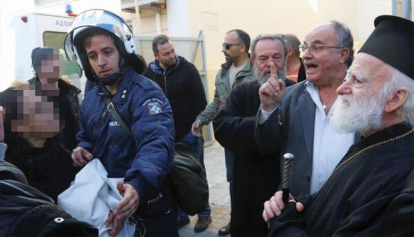 Αρχιεπίσκοπος Κρήτης Ειρηναίος: Μάθημα αγάπης στο... πεζοδρόμιο