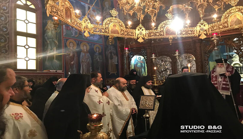 Συγκίνηση στην εξόδιο ακολουθία της καθηγουμένης της Μονής Καρακαλά Ακακίας