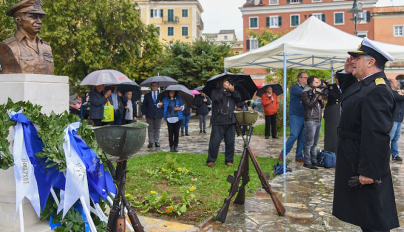 Εθνικά θέματα | Προτομή του Κερκυραίου ήρωα Ε.Χανδρινού για τη δράση του κατά της τουρκικής εισβολής στην Κύπρο