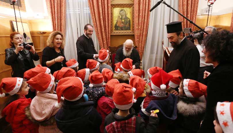 Εκκλησία | Χριστουγεννιάτικα παραδοσιακά τραγούδια και κάλαντα στον Αρχιεπίσκοπο