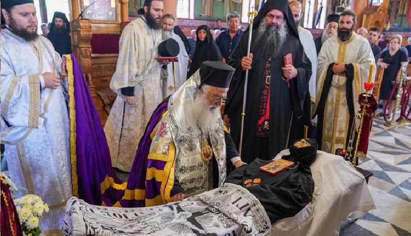 Ιερά Μονή Αγίας Κυριακής Λουτρού: Εξόδιος ακολουθία Καθηγουμένης Γερόντισσας Φιλοθέης (ΦΩΤΟ)