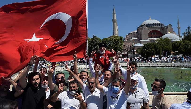 Τουρκία: «Ας θυμηθούν τι έπαθαν στο Αιγαίο όσοι δεν σεβάστηκαν τη σημαία μας»