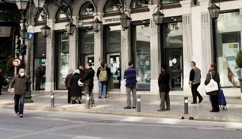 Ανησυχία για τα τριψήφια κρούσματα - Προειδοποιούν οι ειδικοί