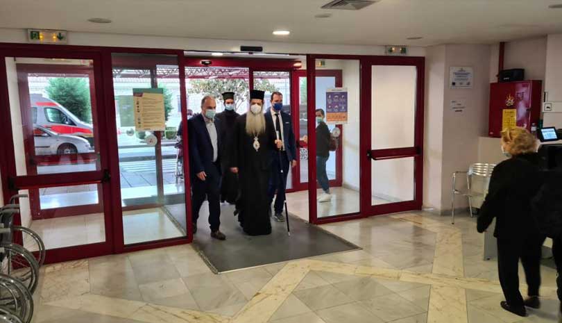 Ο Μητροπολίτης Φθιώτιδος Συμεών επισκέφθηκε τον βαριά τραυματισθέντα λειτουργό των Γ.Ο.Χ.