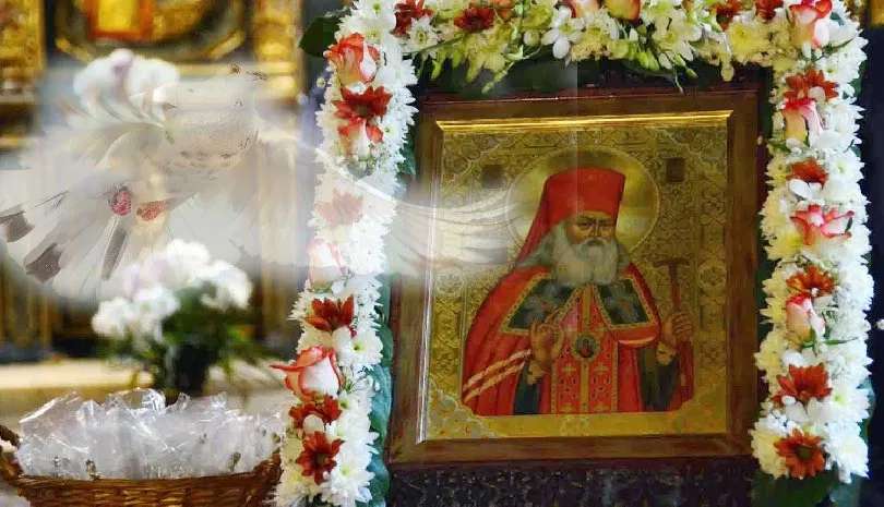 Το θαυμαστό σημείο στην κηδεία του Αγίου Λουκά του Ιατρού