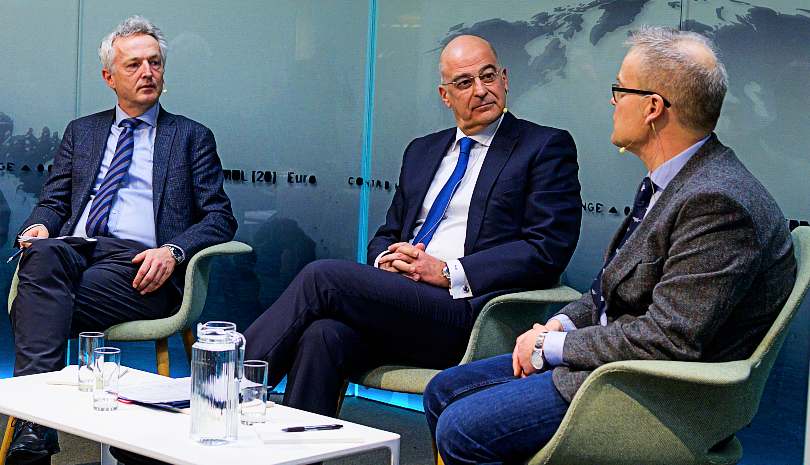Ο Νίκος Δένδιας έδωσε ένα καλό μάθημα στον εκνευρισμένο Τούρκο πρέσβη