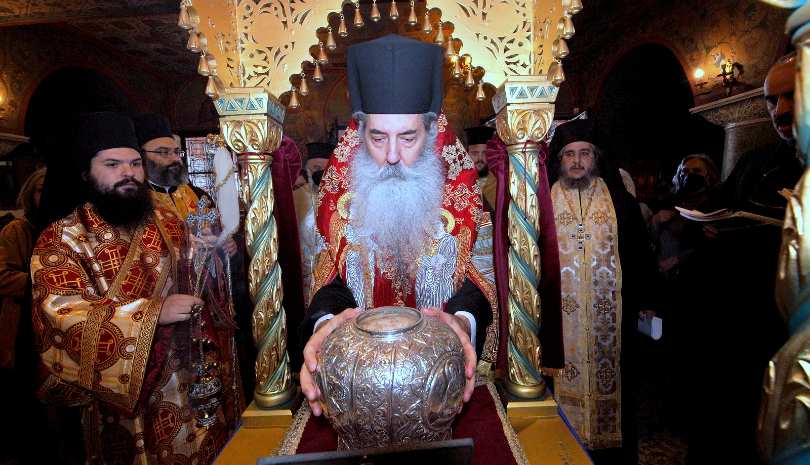 Η Μητρόπολη Πειραιώς υποδέχθηκε την Τιμία Κάρα του Αγίου Νικολάου του Πλανά