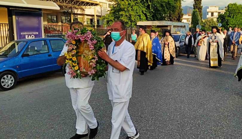 Γιορτή του Αγίου Θεράποντος στο νοσοκομείο Πατρών (ΦΩΤΟ)