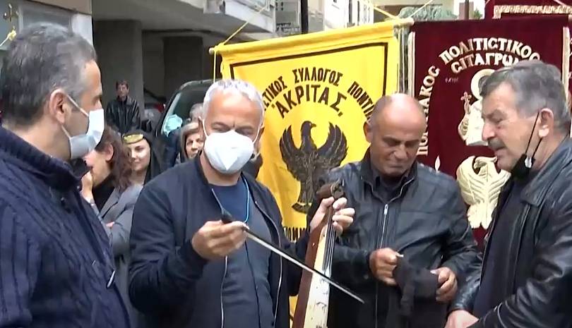 Πλήθος Ποντίων συνόδευσε τον μακαριστό Μητροπολίτη Δράμας Παύλο στην τελευταία του κατοικία