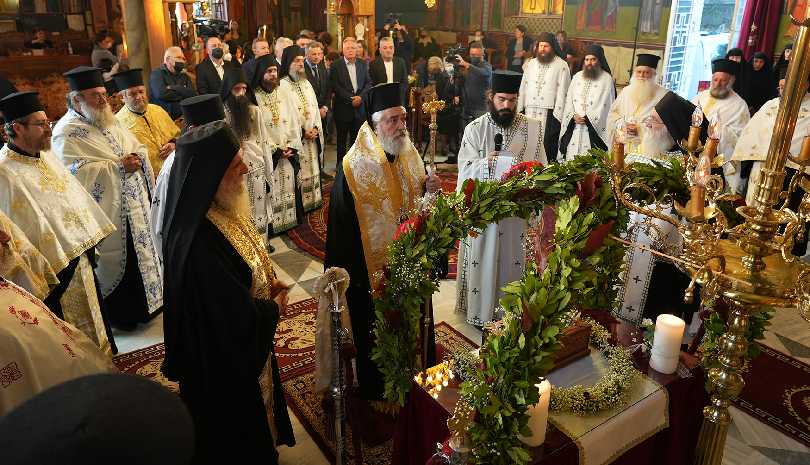 Υποδοχή Τιμίου Ξύλου και τεμάχιο Λειψάνου της Αγίας Ελένης στη Μητρόπολη Φωκίδος