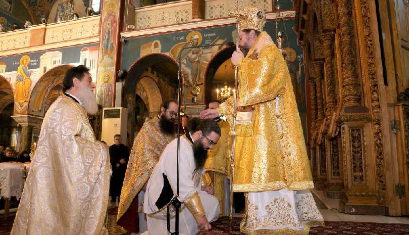 Μητροπολίτης Αιτωλίας Δαμασκηνός σε νέο Πρεσβύτερο: "Να ποιμαίνεις τους ανθρώπους με τη δικαιοσύνη του Θεού"