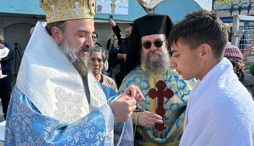 ΤΑ ΑΓΙΑ ΘΕΟΦΑΝΕΙΑ ΣΤΗΝ ΙΕΡΑ ΜΗΤΡΟΠΟΛΗ ΘΗΡΑΣ