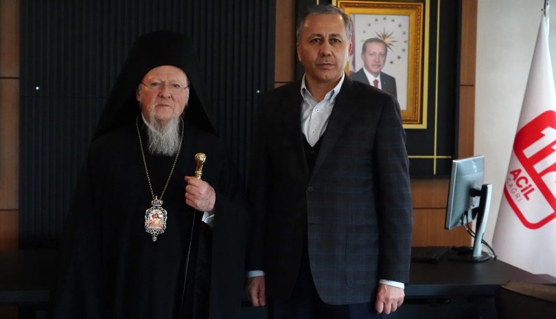 Ο Οικουμενικός Πατριάρχης παρέδωσε οικονομική βοήθεια υπέρ των σεισμοπλήκτων