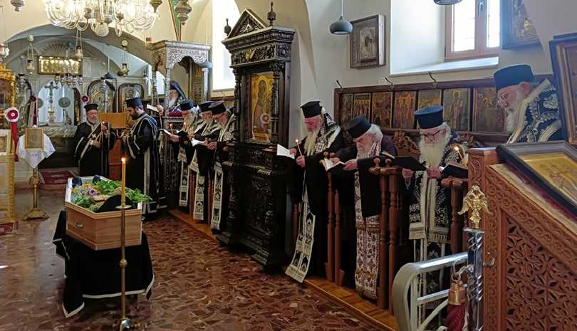 Εκοιμήθη ο Μητροπολίτης Πέτρας Κορνήλιος – Η Εξόδιος Ακολουθία (ΦΩΤΟ)