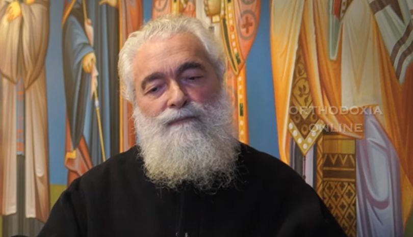 Κάθε άνθρωπος έχει δύο σάκκους πάνω του