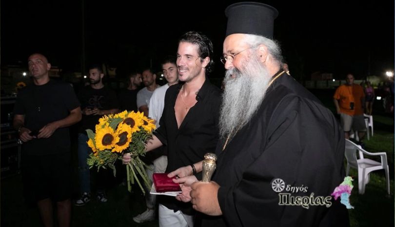 Κατερίνη: Ο Νίκος Οικονομόπουλος τραγούδησε και δώρισε όλη την αμοιβή του για καλό σκοπό