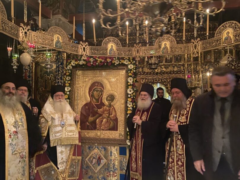 Μητρόπολη Δημητριάδος: Ιστορικές στιγμές έζησε η άνω Ιερά Μονή Παναγίας άνω Ξενιάς, την Κυριακή 17/12, καθώς υποδέχθηκε αντίγραφο της Ιεράς και Θαυματουργού Εικόνος της Παναγίας Ελαιοβρύτισσας, την οποία κόμισε και δώρησε στην Μονή ο Ηγούμενος της Ιεράς, Μεγίστης Μονής Βατοπαιδίου Αρχιμ. Εφραίμ, κατόπιν σχετικού αιτήματος του Σεβ. Ποιμενάρχου μας κ. Ιγνατίου και του Ηγουμένου της Μονής Αρχιμ. Νεκταρίου Υφαντίδη.