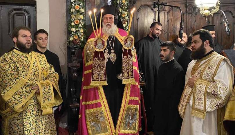 Μητρόπολη Κερκύρας: Στον Εσπερινό της εορτής του αγίου Σπυρίδωνα που τελέστηκε το απόγευμα της Δευτέρας 11 Δεκεμβρίου 2023 χοροστάτησε ο Σεβασμιώτατος Μητροπολίτης Κερκύρας, Παξών και Διαποντίων Νήσων κ. Νεκτάριος, ενώ συγχοροστάτησε ο Σεβασμιώτατος Μητροπολίτης Σύρου, Τήνου, Άνδρου, Κέας, Μήλου και Μυκόνου κ. Δωρόθεος, προσκεκλημένος του οικείου Ποιμενάρχου.
