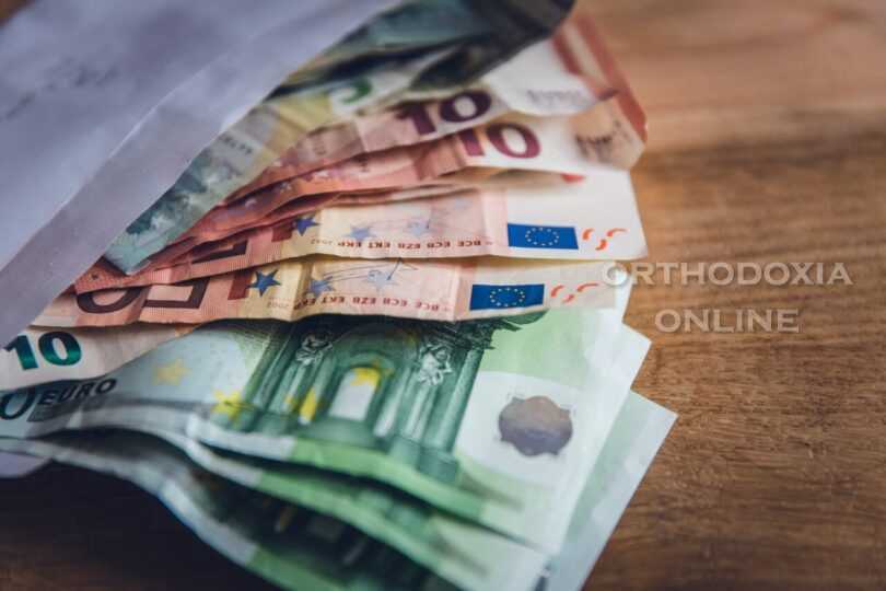 Ο ΕΦΚΑ προγραμματίζει αλλεπάλληλες πληρωμές συνταξιούχων από τις 18 έως τις 21 Δεκεμβρίου, σύμφωνα με το Διοικητικό Συμβούλιο. Οι πληρωμές περιλαμβάνουν αυξήσεις 3% στις συντάξεις, το επίδομα προσωπικής διαφοράς, επιταγή ακρίβειας και αυξήσεις που προκύπτουν από το νόμο Βρούτση.