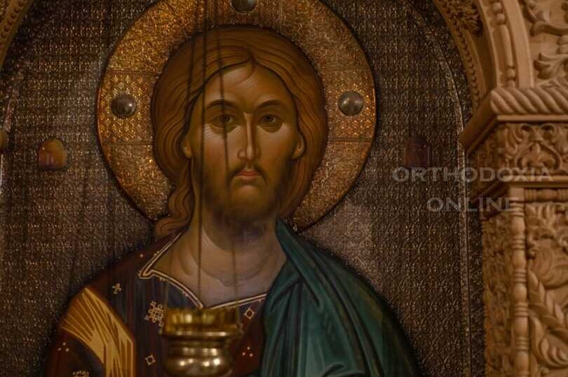 Χριστουγεννιάτικη ομιλία του μακαριστού γέροντα Δοσίθεου: Όσο πλησιάζουν οι εορτές των Χριστουγέννων, τόσο ο λεγόμενος δυτικός κόσμος (καί εμείς τρέχοντας από πίσω λαχανιασμένοι να προλάβουμε το τελευταίο βαγόνι για να μη φανούμε καθυστερημένοι και οπισθοδρομικοί ανατολίτες), τόσο, λοιπόν, ο λεγόμενος δυτικός κόσμος θα προετοιμάζεται να εορτάσει Χριστούγεννα άνευ Χριστού.