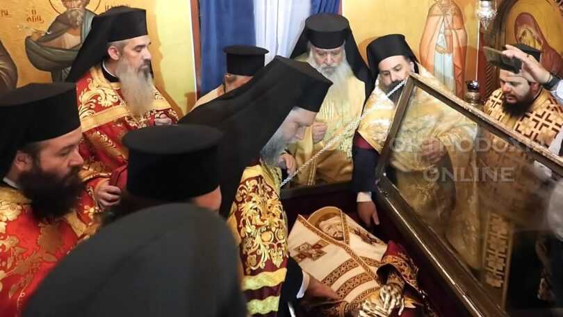 Με την ευκαιρία της εορτής του Αγίου ενδόξου Ιερομάρτυρος Ελευθερίου Επισκόπου Ιλλυρικού πανηγυρίζει ο Ιερός Ναός Κοιμήσεως της Θεοτόκου Ινεπόλεως Νέας Ιωνίας, όπου φυλάσσεται άφθαρτο το σεπτό σκήνωμα του Αγίου και αποτελεί μοναδικό πνευματικό θησαυρό για την ενορία και για όλη την Ιερά Μητρόπολή μας.