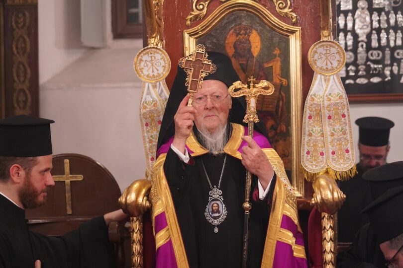 Οικουμενικό Πατριαρχείο: Ο Οικουμενικός Πατριάρχης κ.κ. Βαρθολομαίος, το απόγευμα της Κυριακής, 17/12/2023, χοροστάτησε στον Εσπερινό της εορτής του Αγίου Μεγαλομάρτυρος Σεβαστιανού, στον Ι. Ναό του Αγίου Δημητρίου Σαρμασικίου, όπου και το ιστορικό Αγίασμα του εορταζομένου Αγίου.