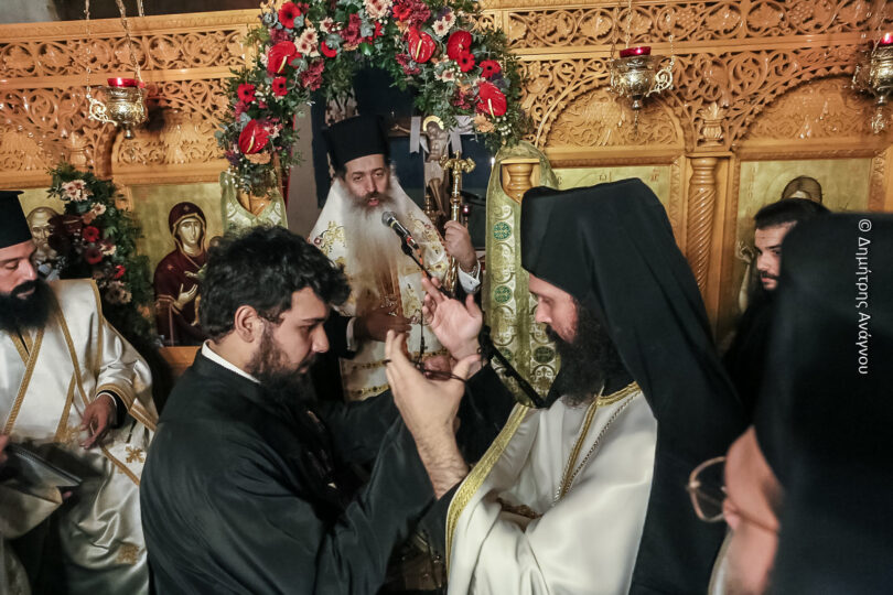 Κουρά νέου μοναχού στην Μονή Αγίου Αθανασίου Περιβλέπτου