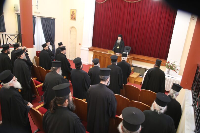 Κληρικοί Ι.Μ. Ναυπάκτου: Η Εκκλησία δεν μπορεί να δεχθή άλλη μορφή γάμου και οικογενείας