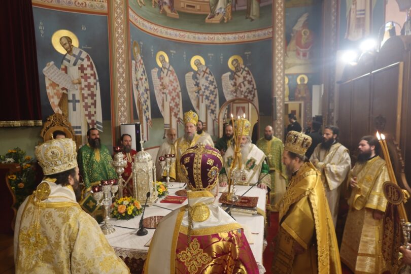Πολυαρχιερατική Θ. Λειτουργία στη Γλυφάδα