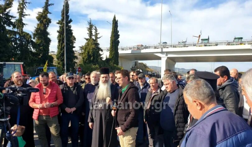 Αταλάντη: Στα μπλόκα των αγροτών ο Μητροπολίτης Φθιώτιδος