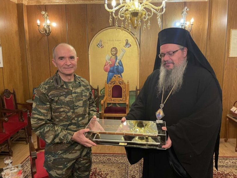 Ο Αρχηγός ΓΕΣ στον Μητροπολίτη Λαρίσης