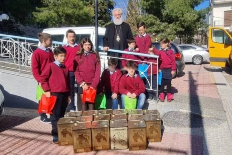 Μητρόπολη Ιλίου: Δωρεά ελαιολάδου από τα Μοντεσσοριανά σχολεία σε ευάλωτες οικογένειες