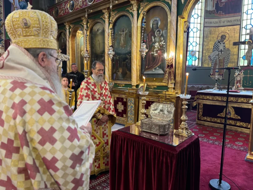 Για λίγη ώρα ακόμα στην Καλαμαριά τα ιερά λείψανα του Αγίου Λουκά του ιατρού