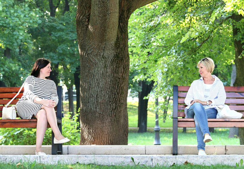 women, a meeting, talk
