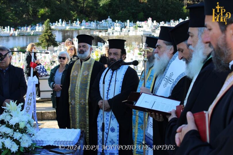 Μνημόσυνο για τους κεκοιμημένους δημάρχους, ευεργέτες και δημότες στο Κοιμητήριο Άρτης