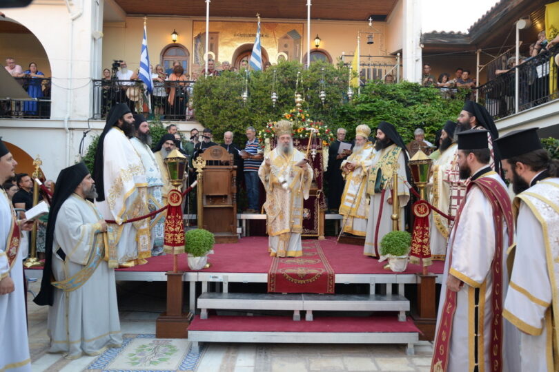 Πλήθος πιστών στα Εγκώμια της Παναγίας, στην Ιερά Μονή της Γηροκομητίσσης Πατρών