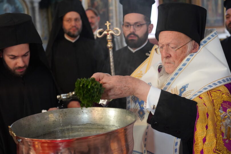Ο Οικουμενικός Πατριάρχης στα θυρανοίξια του Ναού του Ευαγγελισμού Προπόδων Ταταούλων