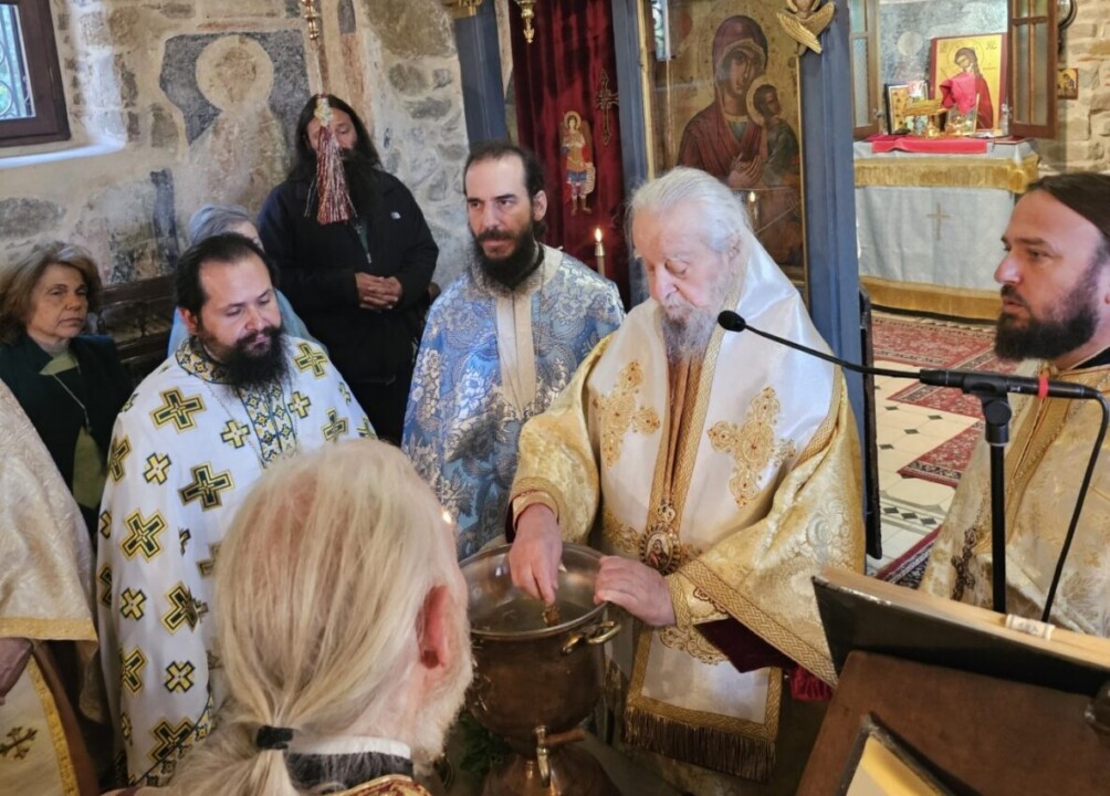 Αρχιερατική Θεία Λειτουργία στην Ιερά Μονή Κοιμήσεως της Θεοτόκου – Μάτζαρη Οξυλίθου Κύμης