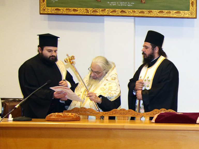 Ο Μητροπολίτης Εδέσσης Ιωήλ ευλόγησε την Βασιλόπιτα στη Σχολή ξυλογλυπτικής