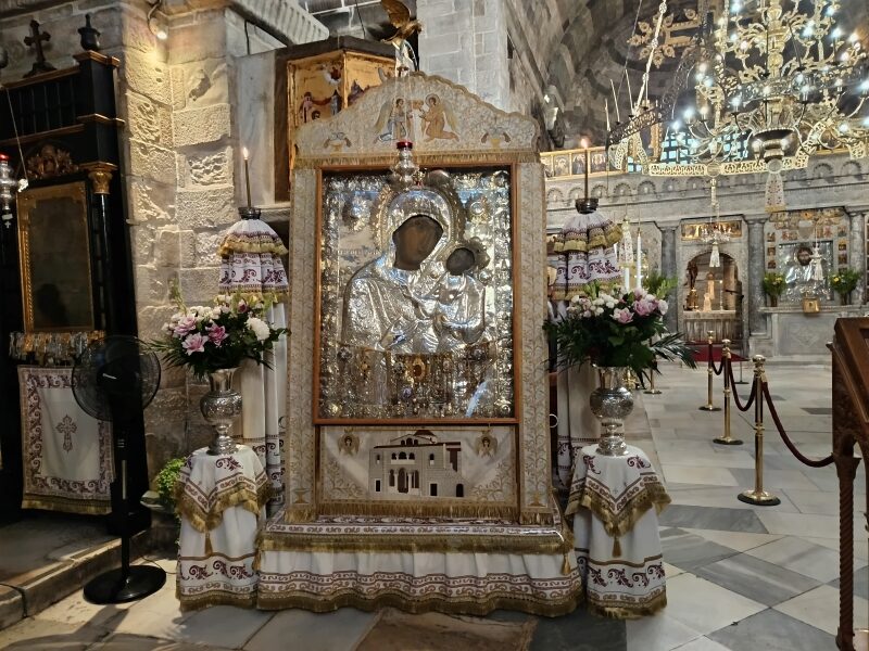 Η πρώτη Παράκληση του Δεκαπενταυγούστου στην Παναγία Εκατονταπυλιανή