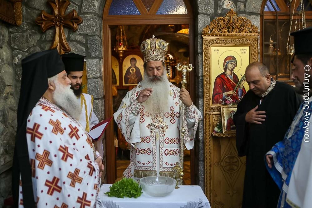 Θυρανοίξια τριών Ιερών Ναών τέλεσε ο Σεβασμιώτατος Μητροπολίτης Φθιώτιδος κ. Συμεών